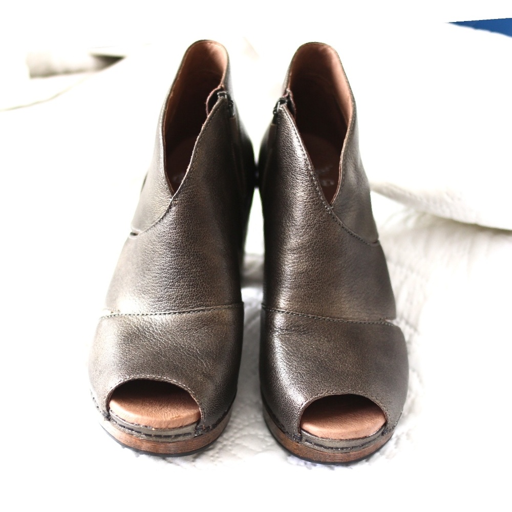 Dansko Delphina Ankle Boot
